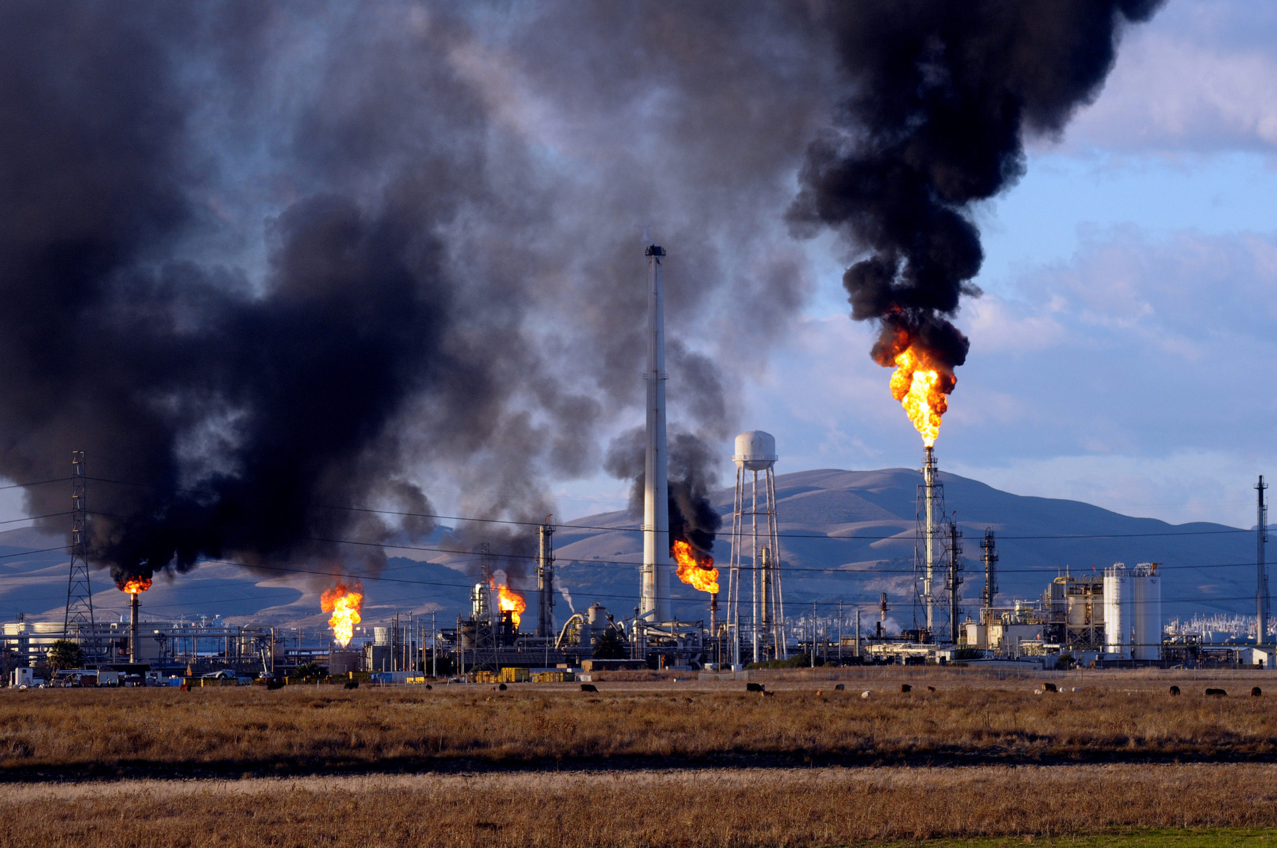 Flaring at Tesoro Refinery, Martinez, CA (Image Source: claycord.com)